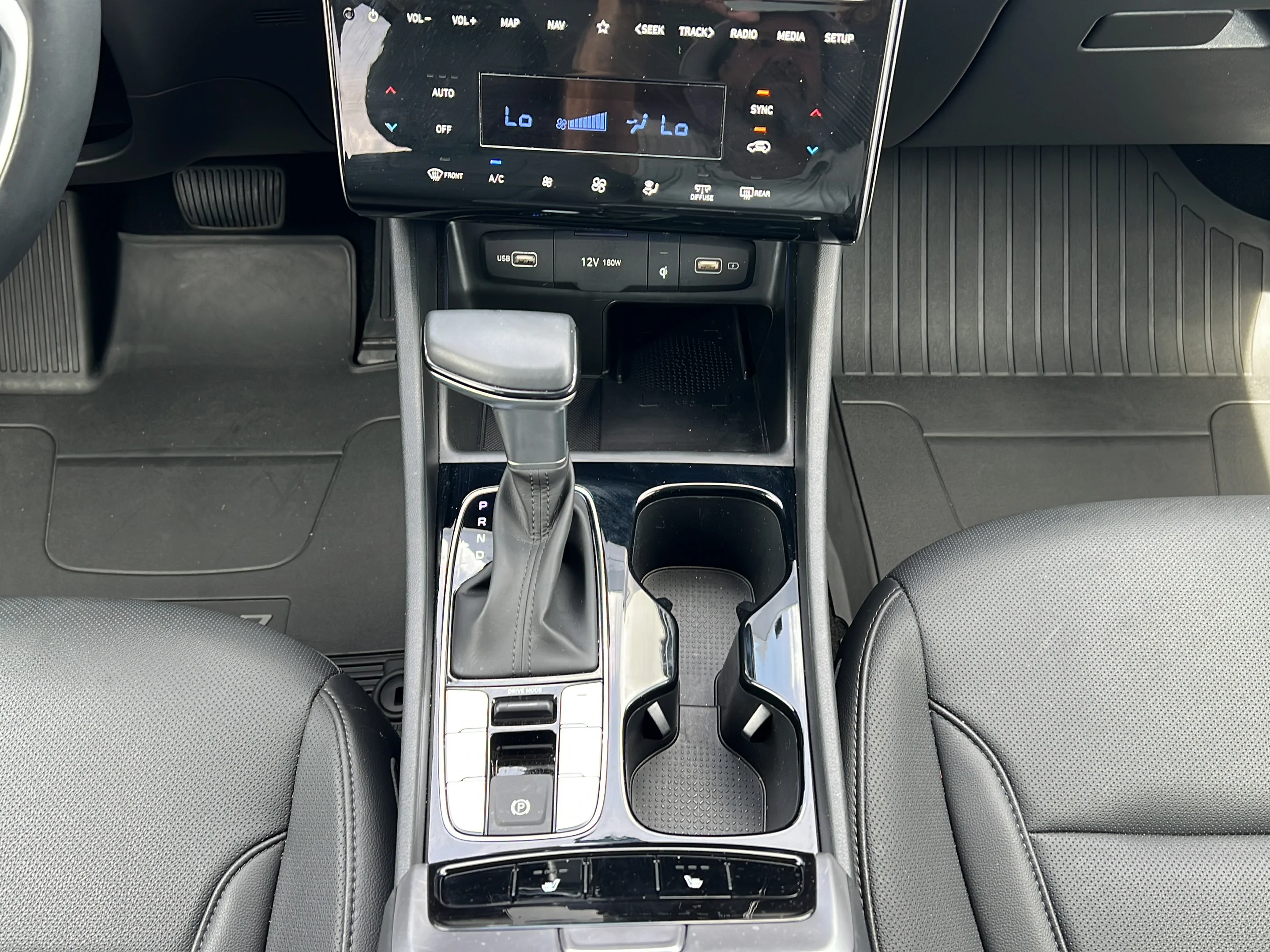 Used 2024 Hampton Gray Hyundai SEL image 18