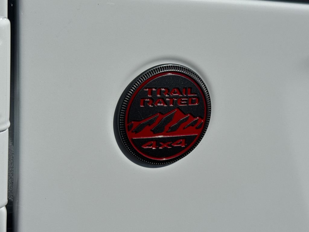 New 2026 Bright White Clear-Coat Exterior Paint Jeep Rubicon image 9