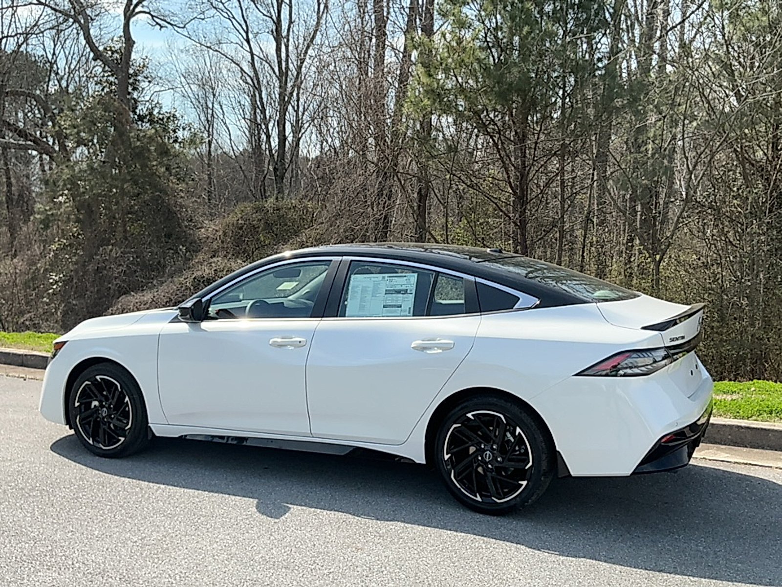 New 2026 Aspen White Tricoat/Super Black Nissan SR image 3
