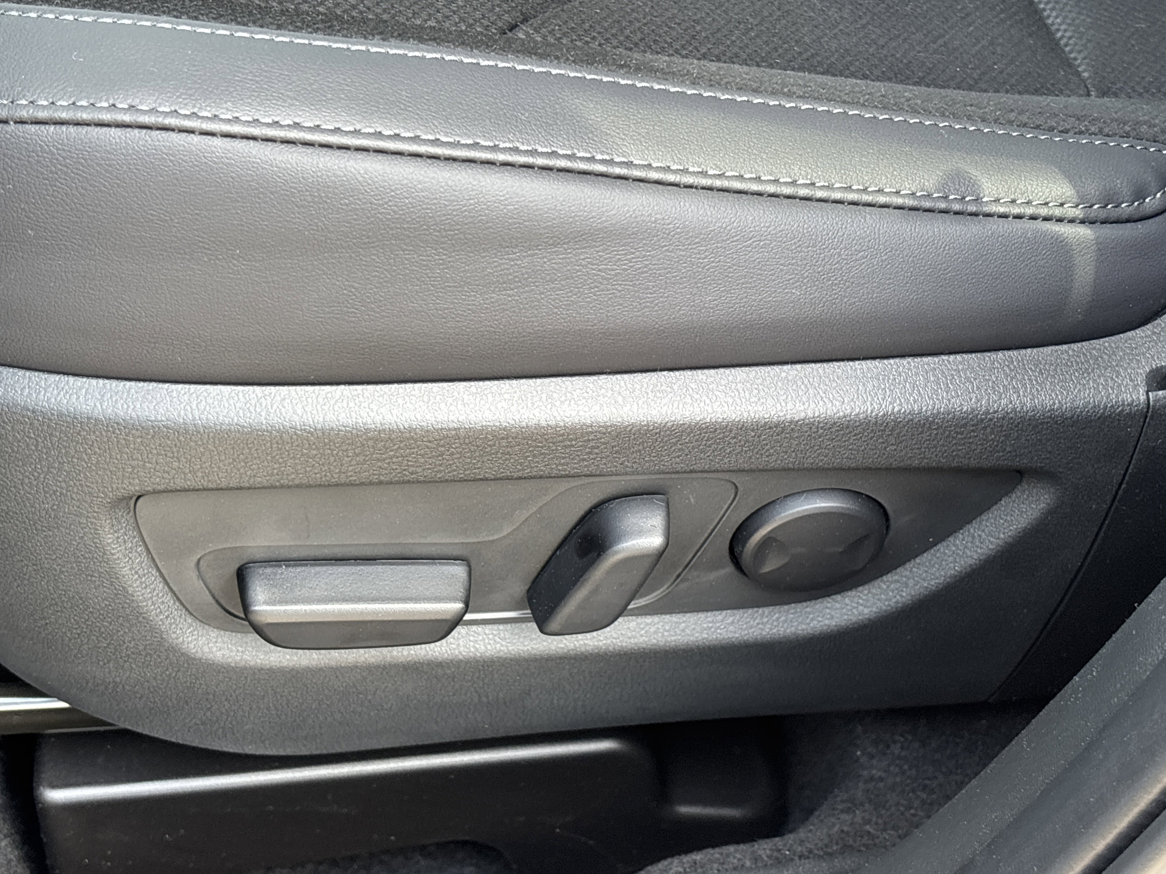 New 2026 Jet Black Mica Mazda 2.5 S Preferred AWD image 17