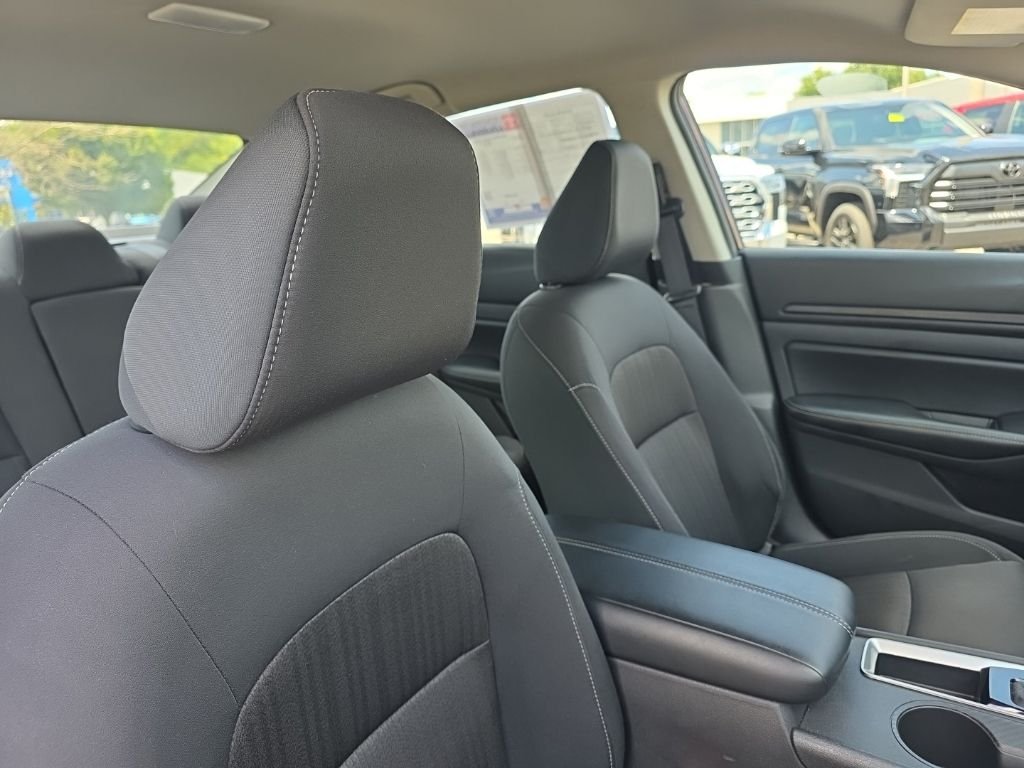 Used 2025  Nissan 2.5 SV image 10