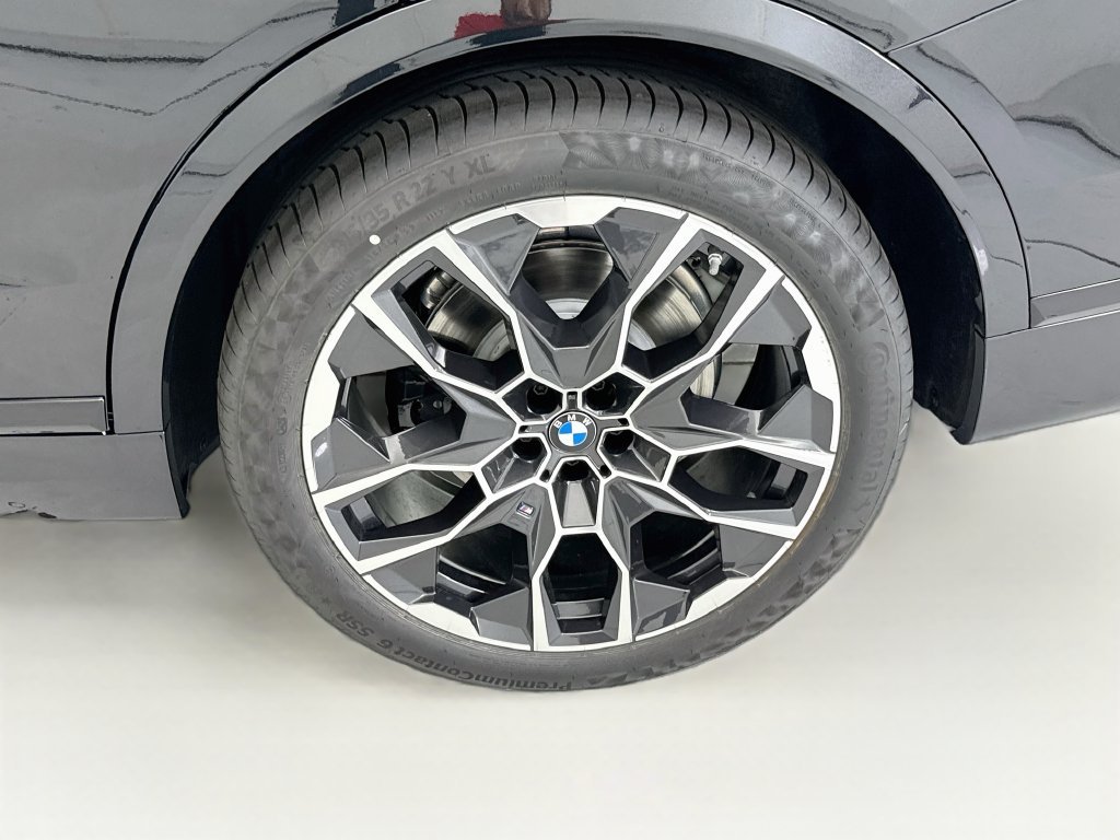 New 2027 Black Sapphire Metallic BMW xDrive40i image 30