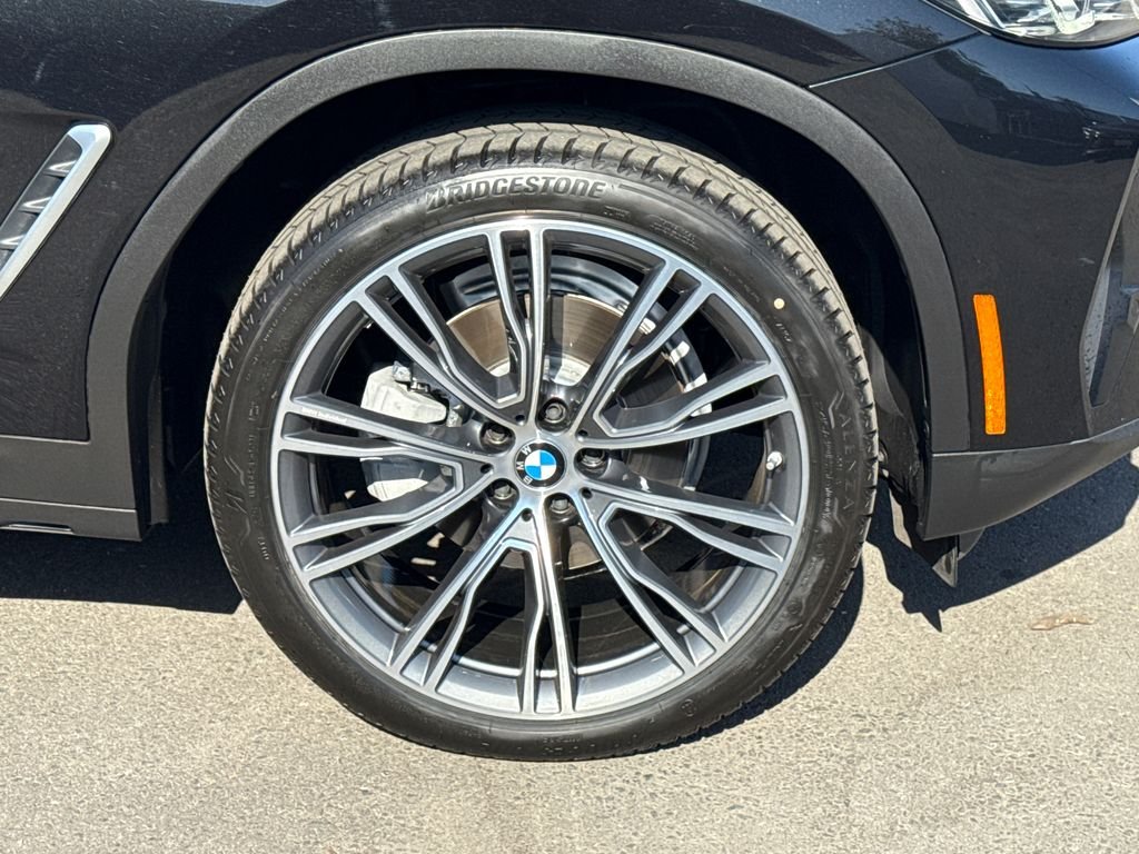 Used 2023 Black Sapphire Metallic BMW sDrive30i image 7