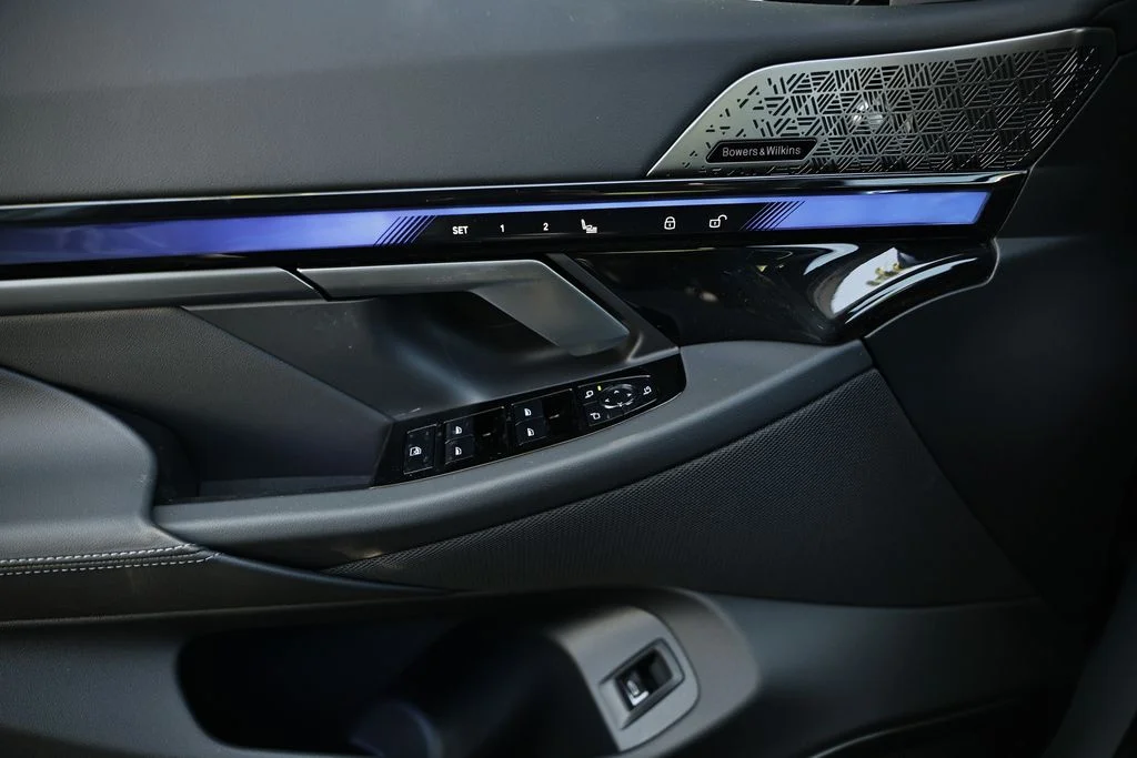 New 2027 Brooklyn Grey Metallic BMW 530i xDrive image 15