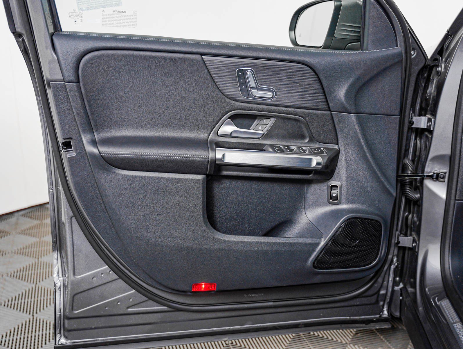 New 2026 Mountain Grey Metallic Mercedes-Benz GLB 250 image 19