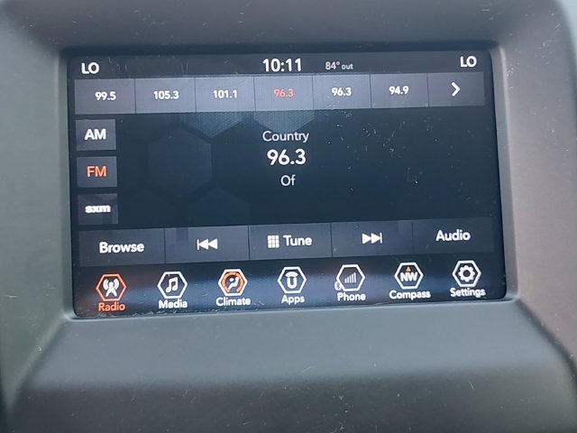 Used 2018 White Jeep Latitude image 14