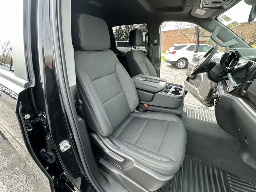 Used 2025 Black Chevrolet LT image 20