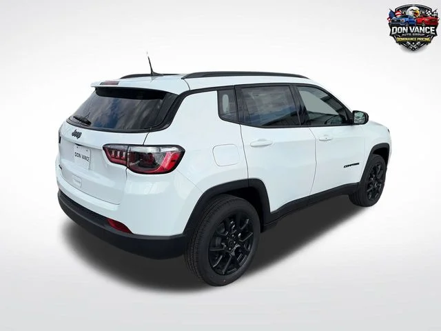 New 2026 White Jeep Latitude image 5