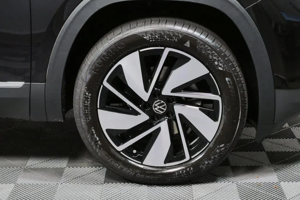 New 2026 Deep Black Pearl Volkswagen 2.0T SEL image 38