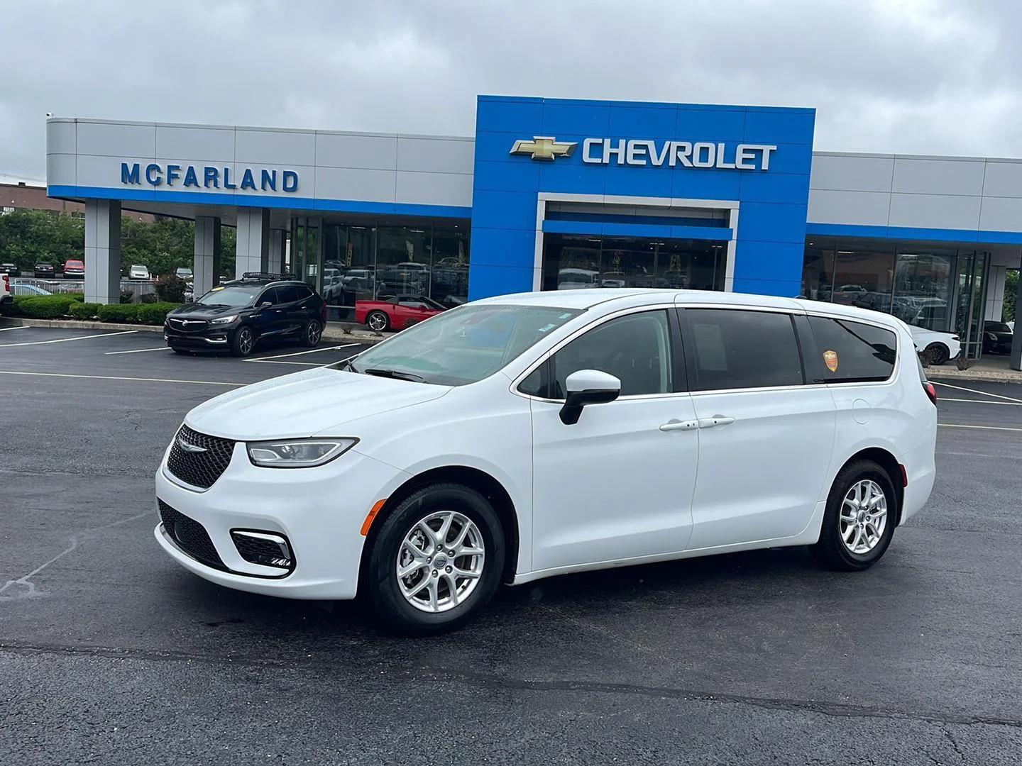 2023 Chrysler Pacifica Touring L's photo