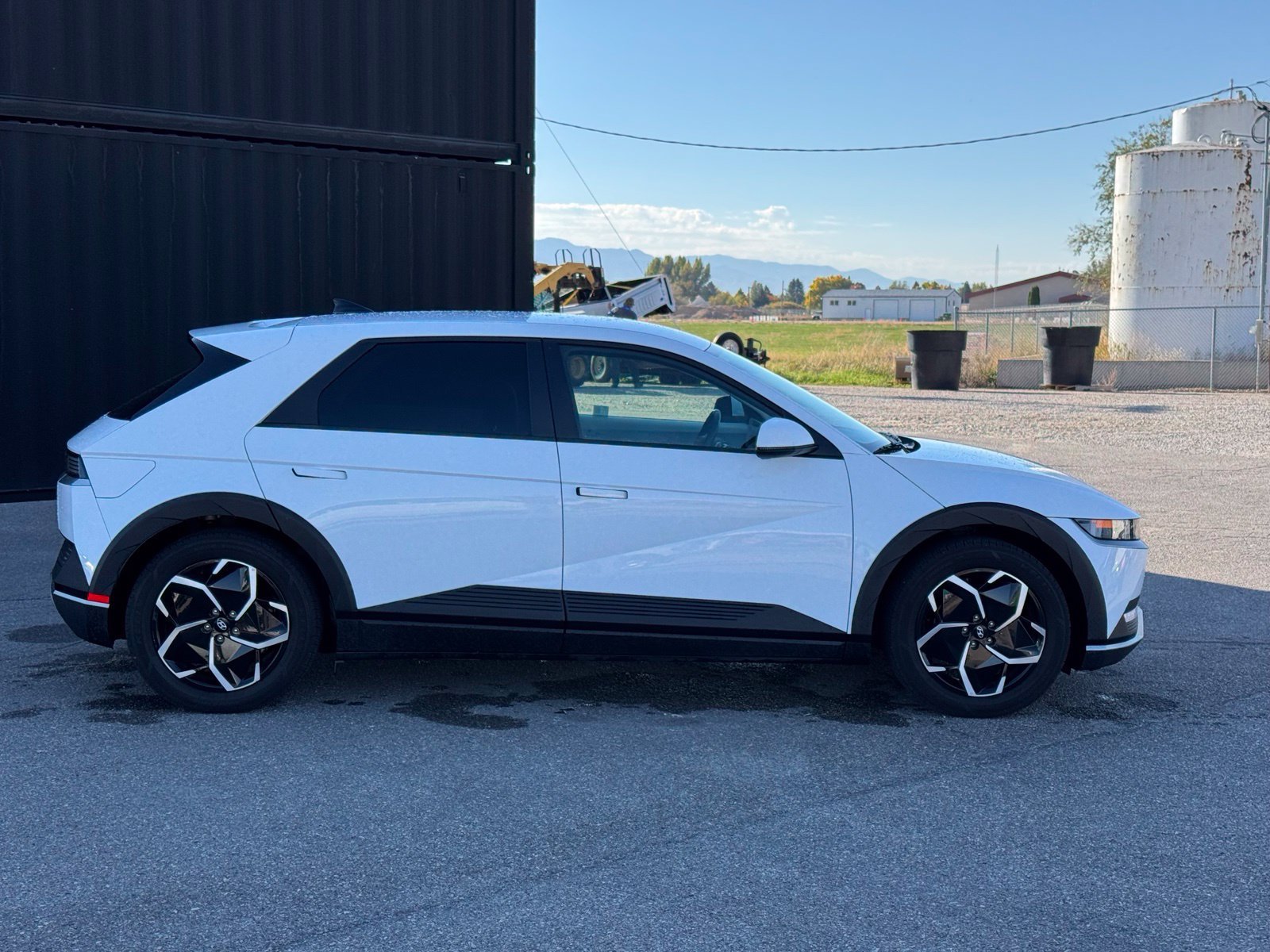 Used 2024 White Hyundai SEL image 3