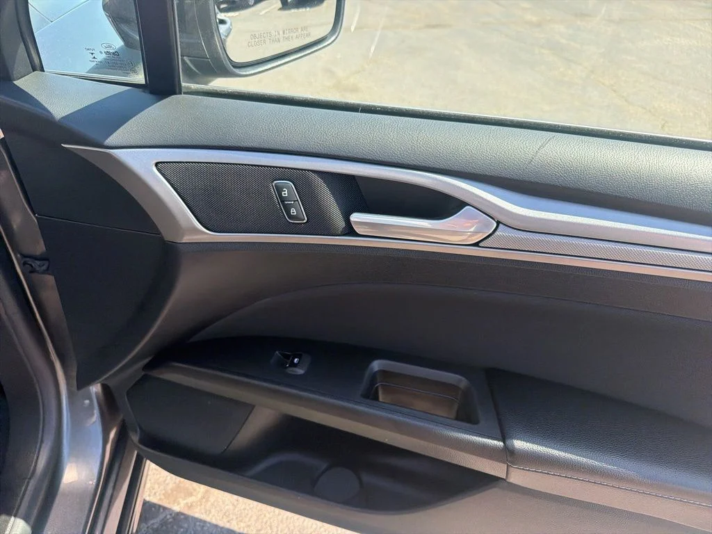 Used 2019 Gray Ford SE image 34