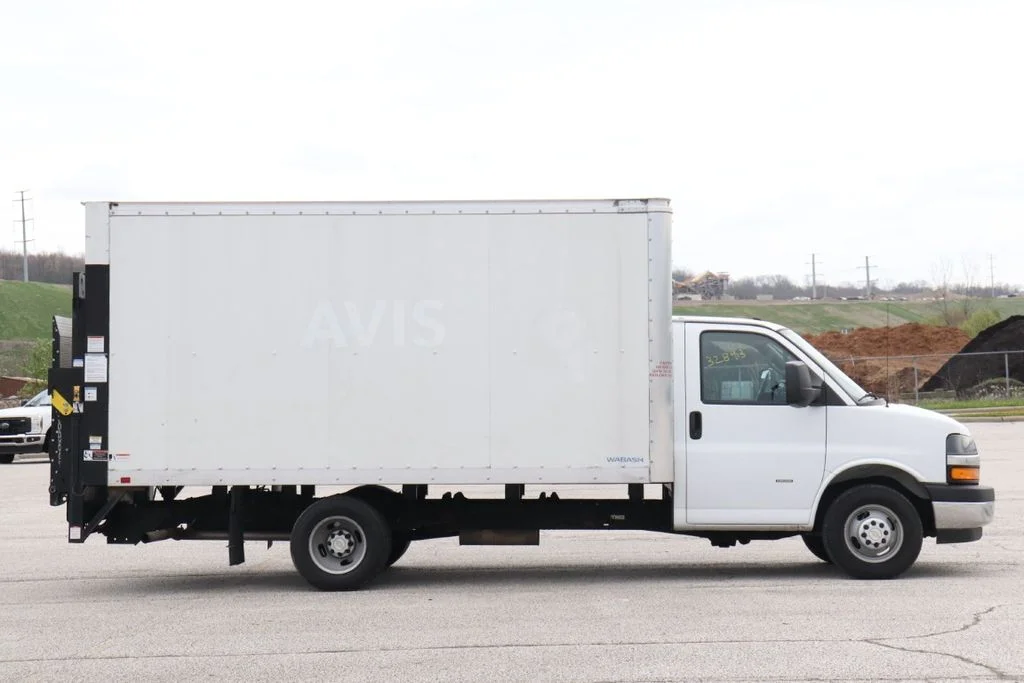 Used 2022 Summit White Chevrolet Work Van image 9