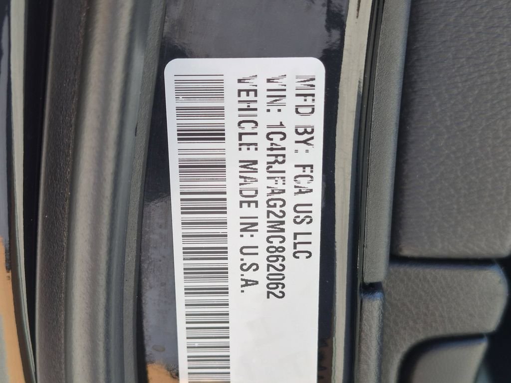 Used 2021 Black Jeep Laredo X image 30