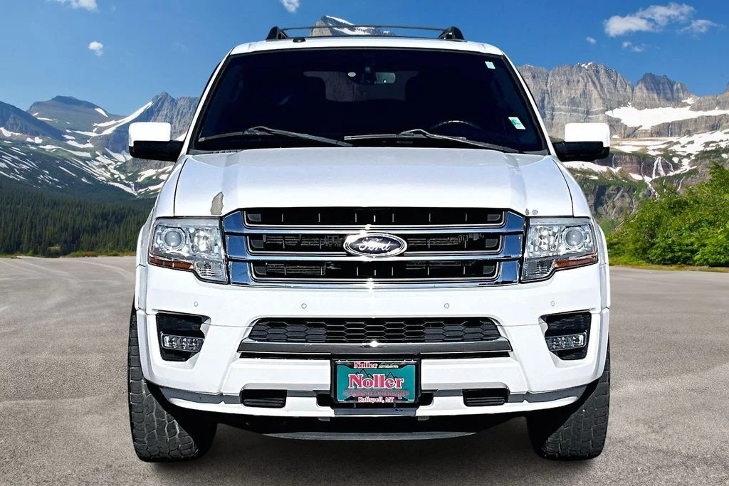 Used 2017 White Ford Limited image 3