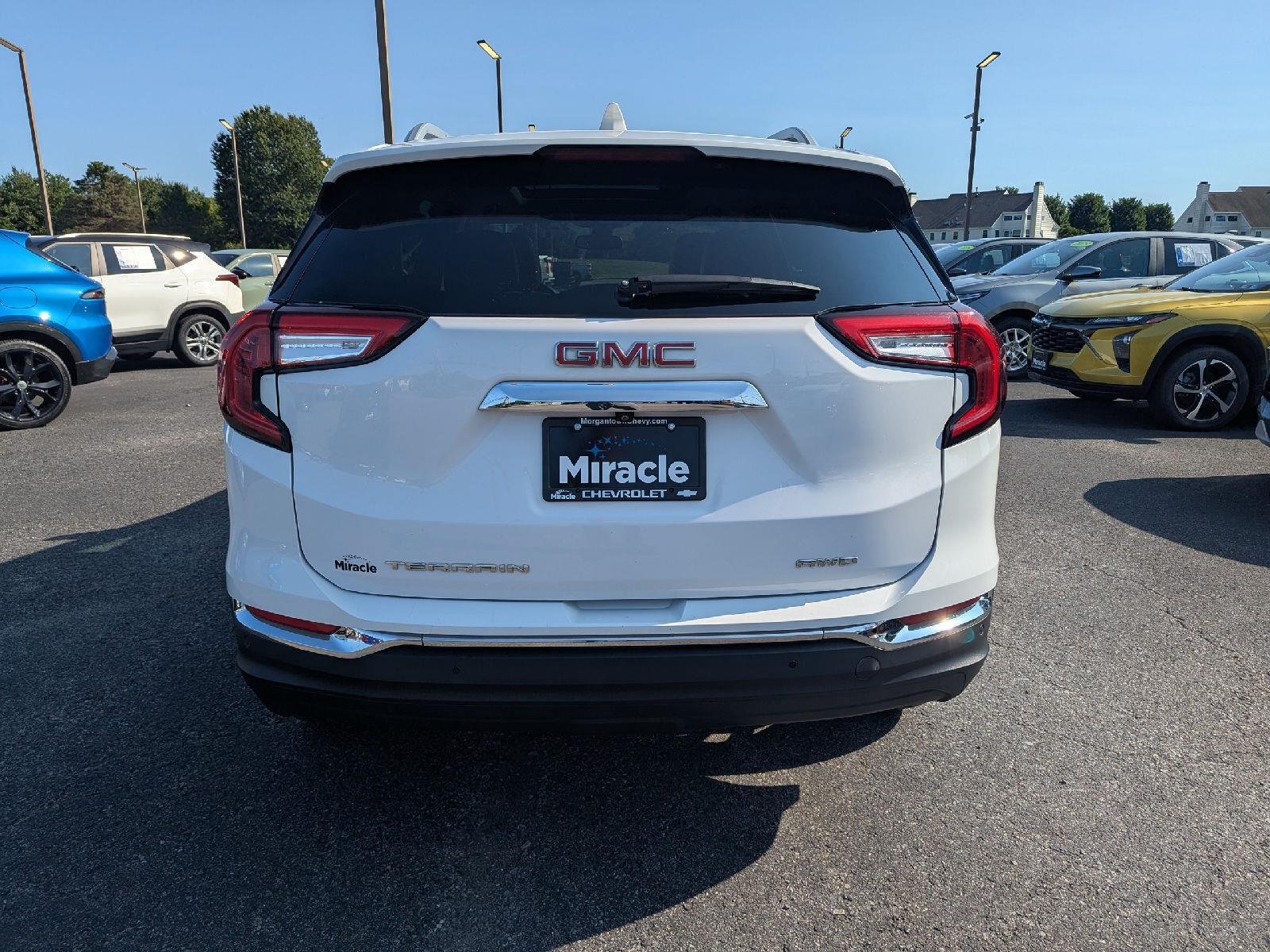 Used 2022 Summit White GMC SLT image 6
