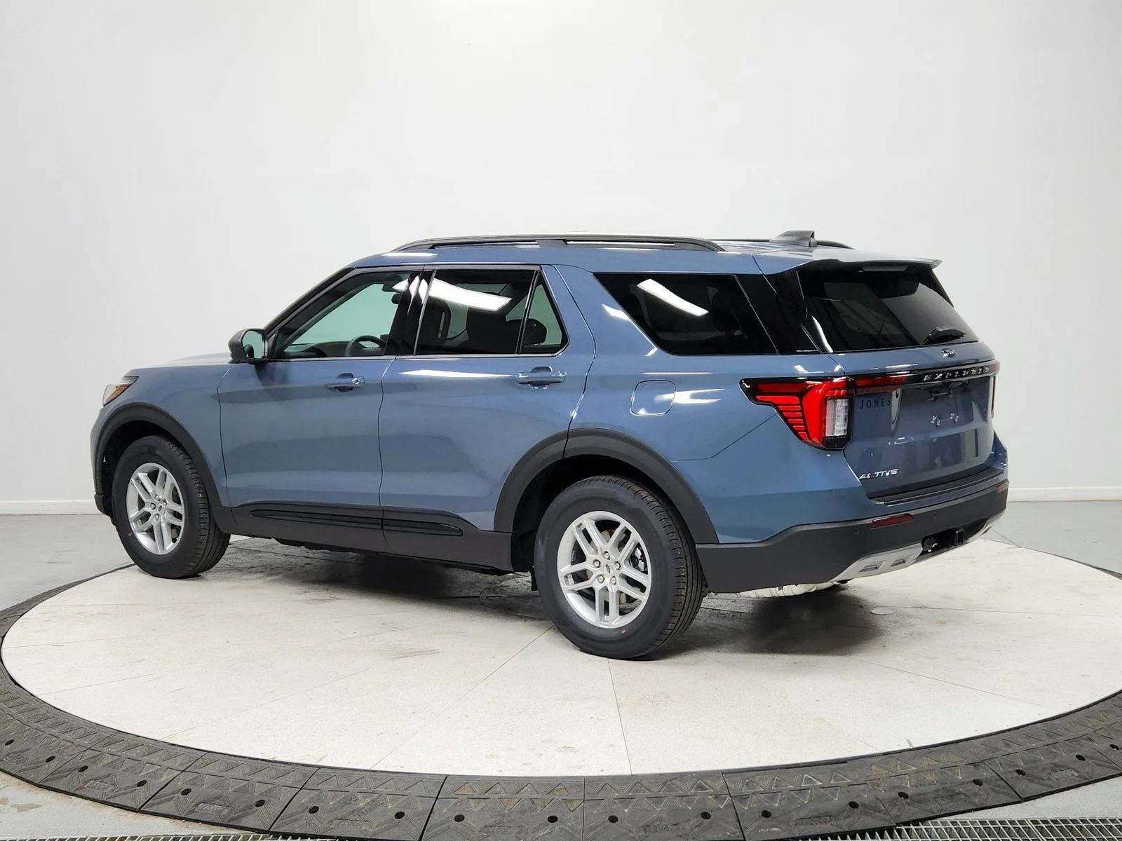 Used 2026 Vapor Blue Metallic Ford Active image 5
