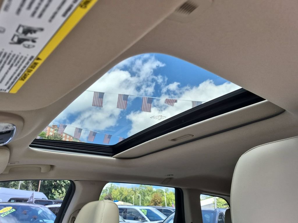 Used 2018 White Jeep Limited image 22