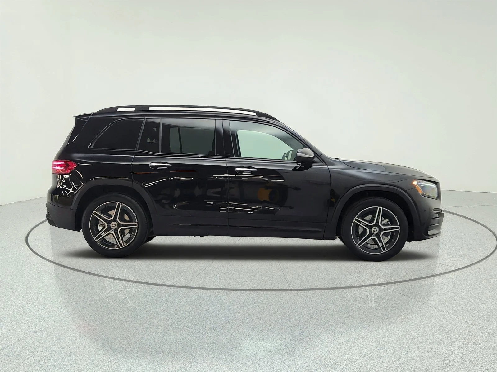 Used 2024 Night Black Mercedes-Benz GLB 250 SUV image 4