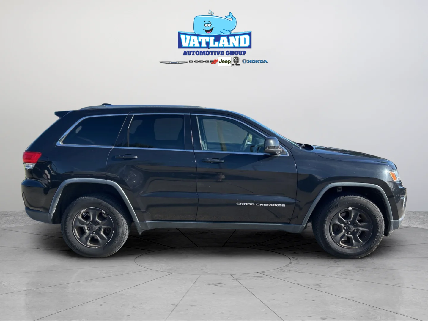 Used 2016 Brilliant Black Crystal Pearlcoat Jeep Laredo image 6
