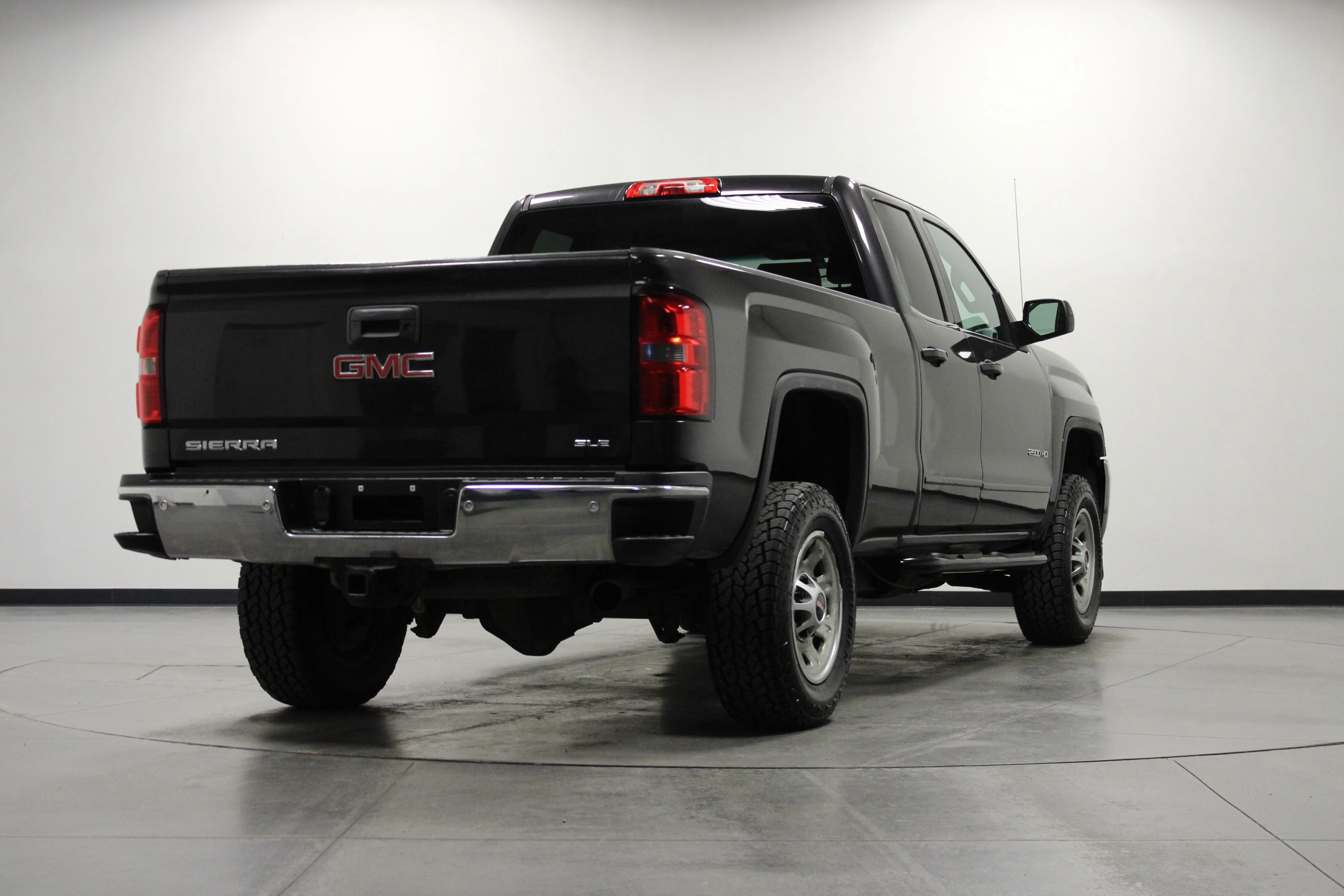 Used 2015 Iridium Metallic GMC SLE image 4