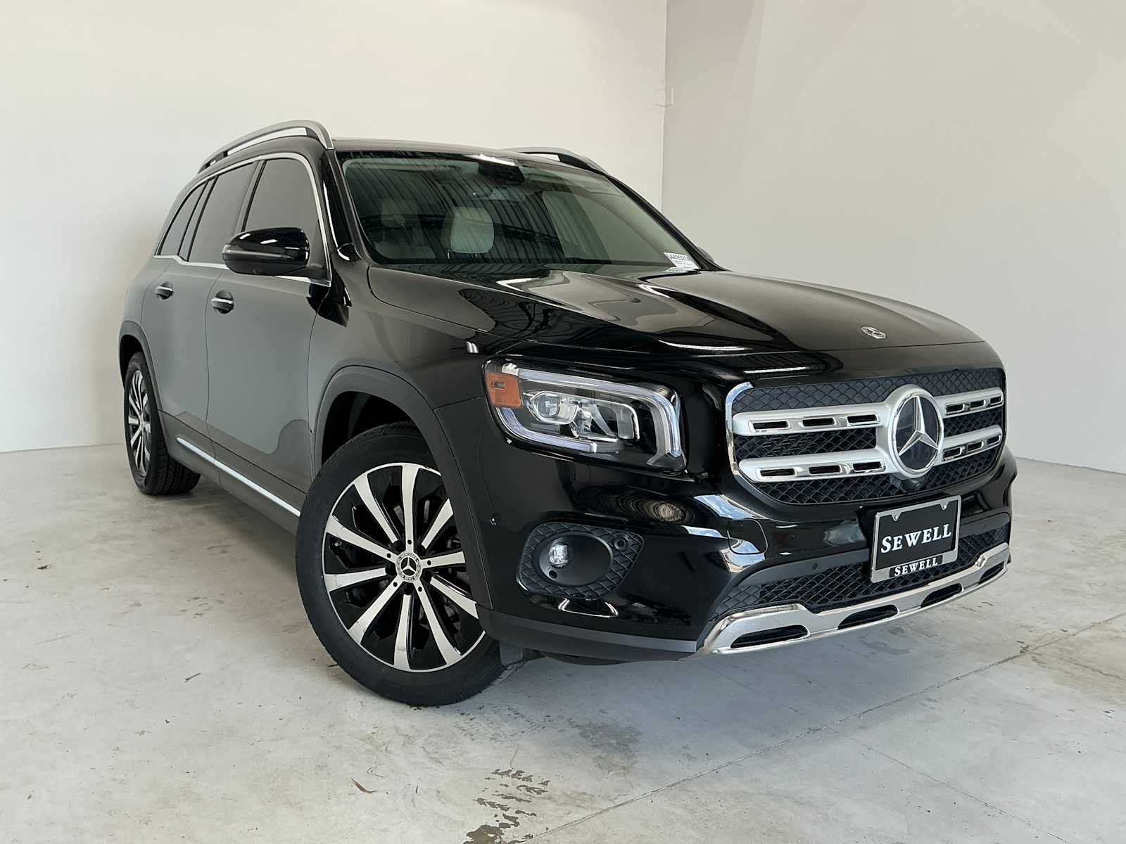 Used 2023 Night Black Mercedes-Benz GLB 250 image 3