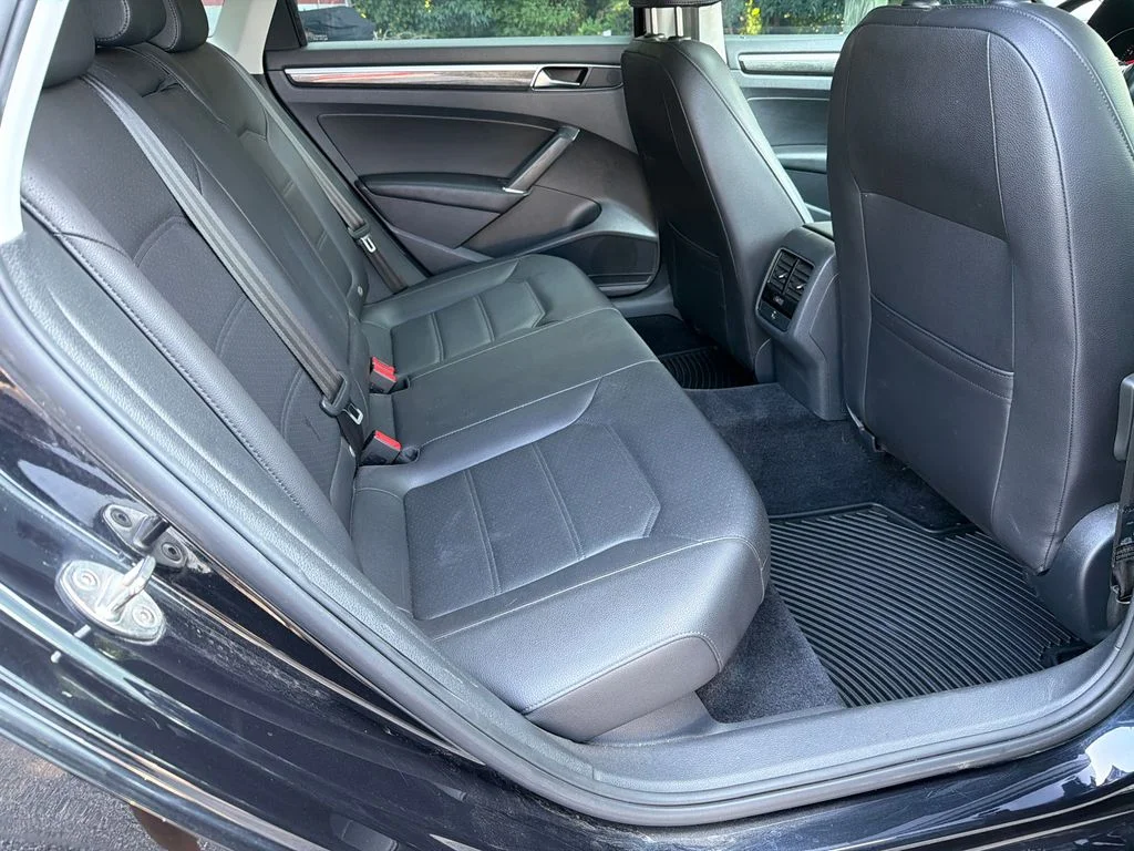 Used 2018 Black Volkswagen 2.0T SE image 15