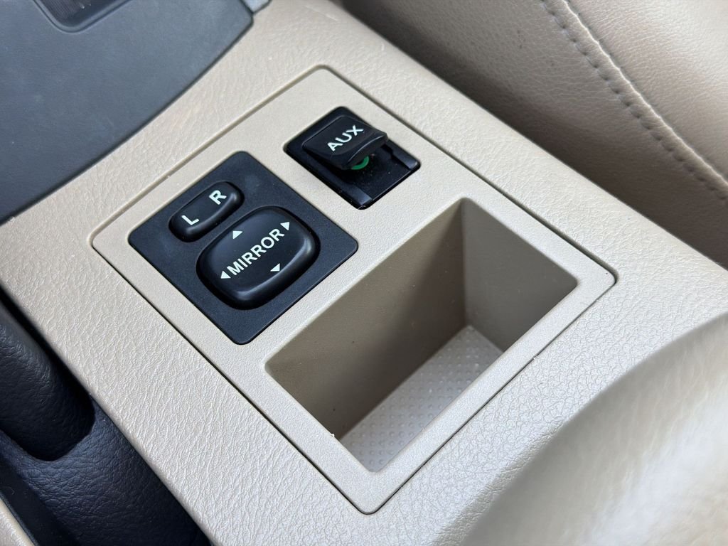 Used 2011  Toyota Limited image 24