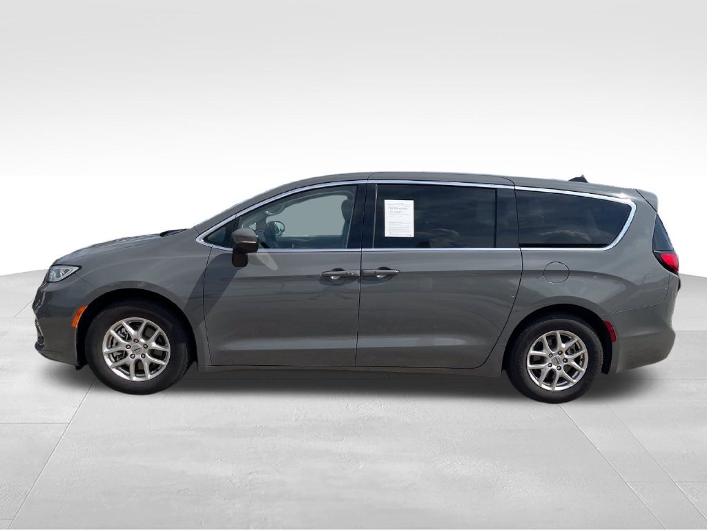 Used 2023 White Chrysler Touring L image 2