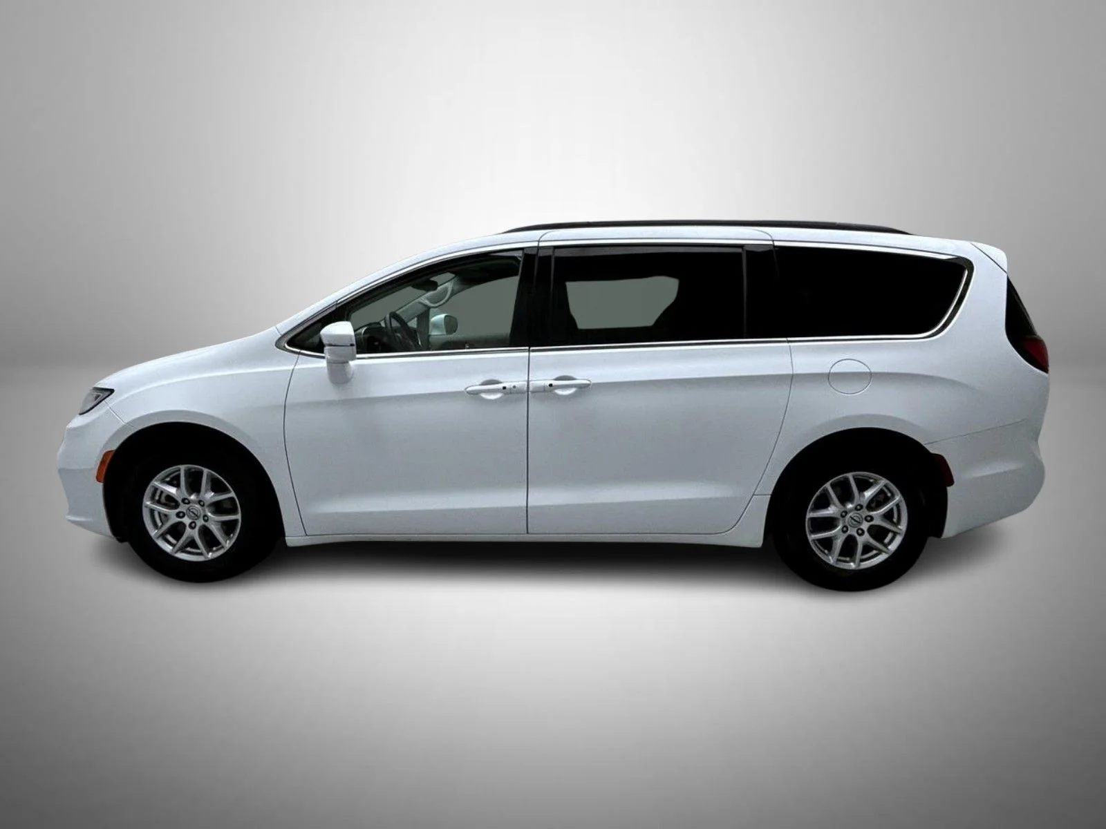Used 2022 White Chrysler Touring L image 8