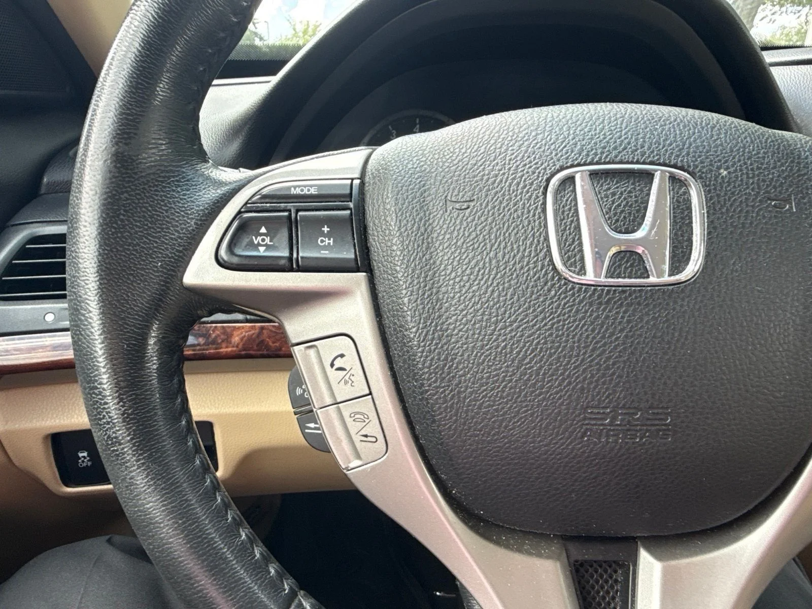 Used 2010 Tango Red Pearl Honda EX-L image 24