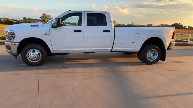 New 2026 Bright White Clear-Coat Exterior Paint RAM Tradesman image 5