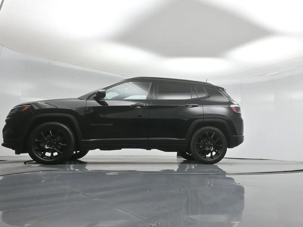 Used 2022 Black Jeep Altitude image 47