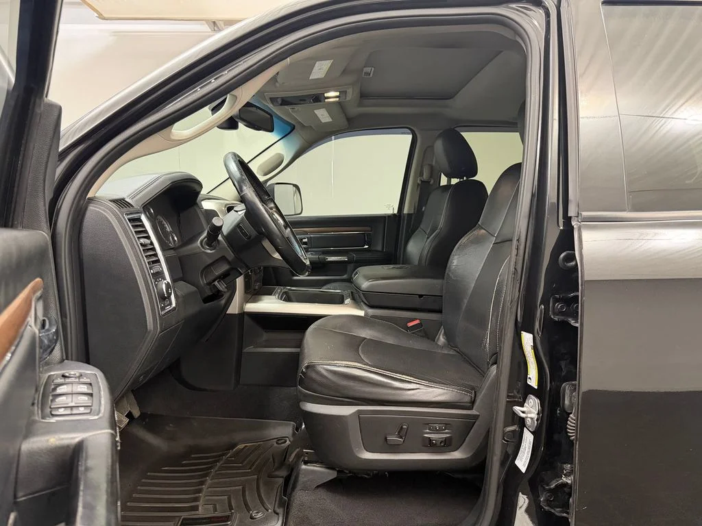 Used 2016 Brilliant Black Crystal Pearlcoat Ram Laramie image 5