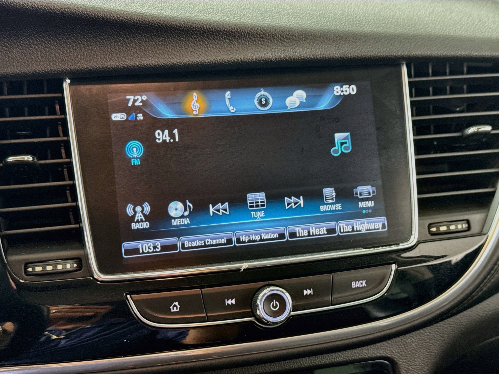 Used 2019 Gry Buick Preferred image 17