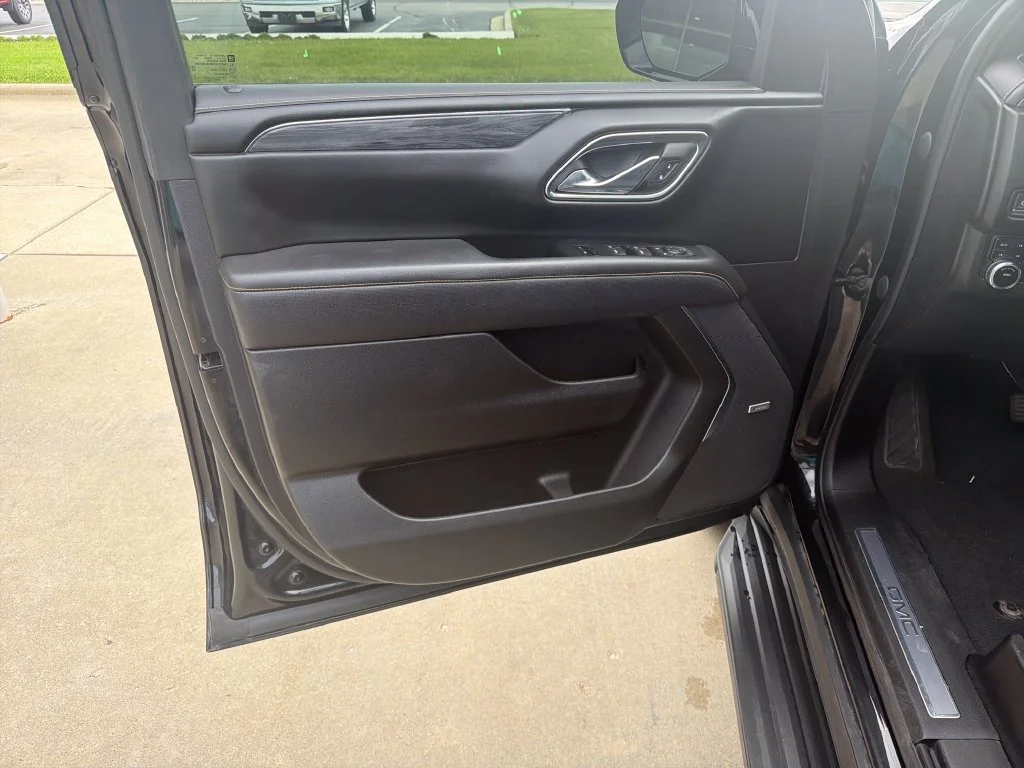 2023 GMC Yukon SLT - Photo 28