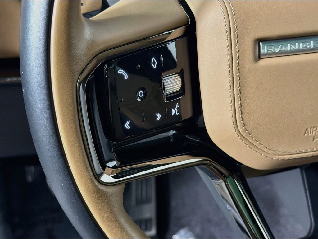 Used 2025 White Land Rover Dynamic SE image 10