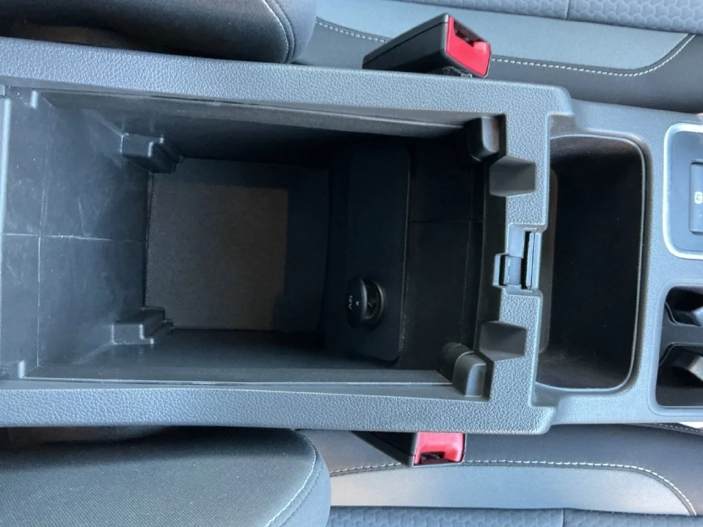 Used 2018 Silver Ford SE image 27