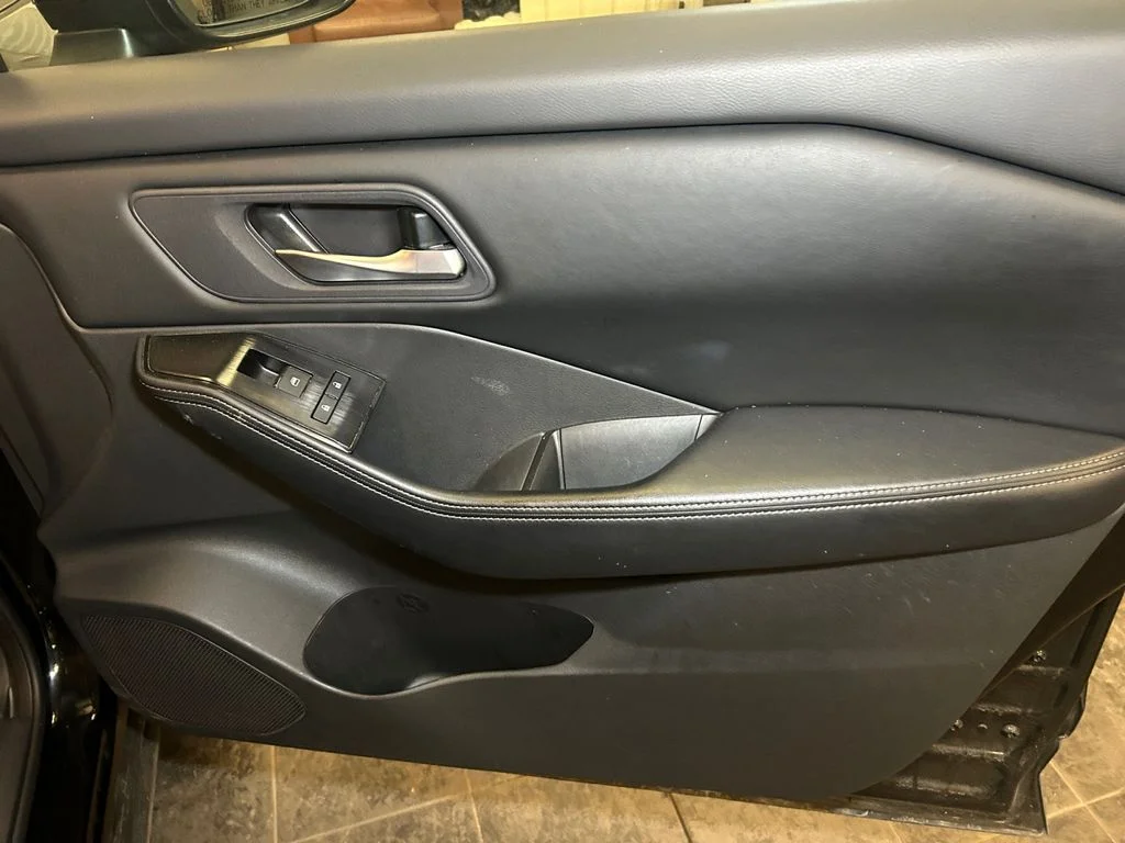 Used 2025 Super Black Nissan SV image 17