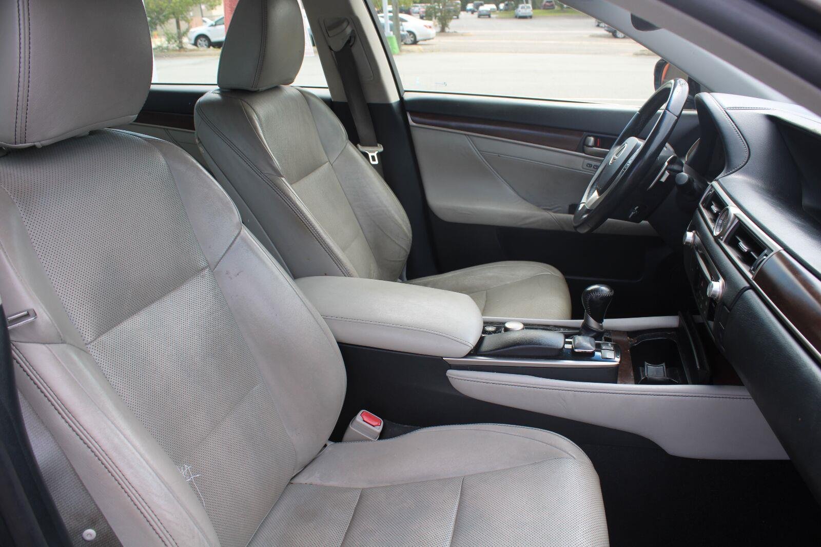 Used 2014 Nebula Gray Pearl Lexus 4dr Sdn RWD image 4