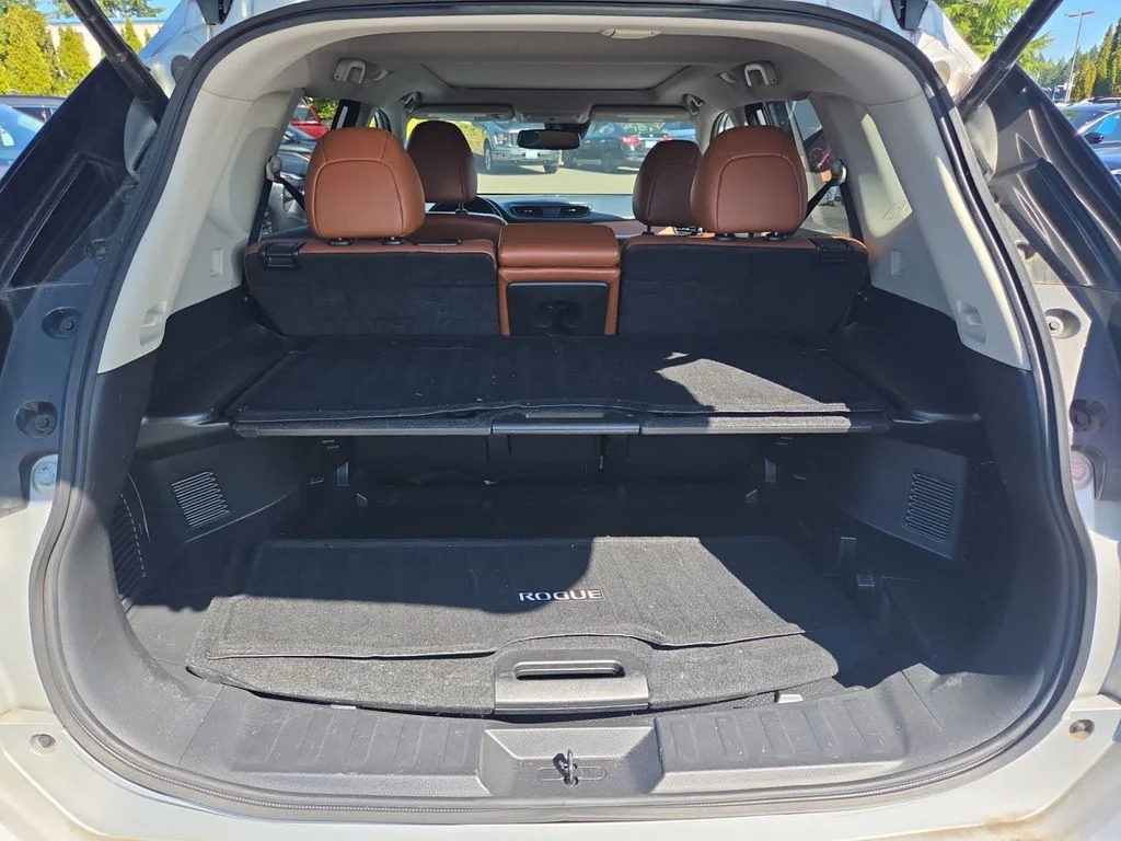 Used 2018 Silver Nissan SL image 26