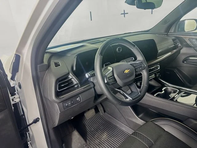 Used 2025 Beige Chevrolet High Country image 9