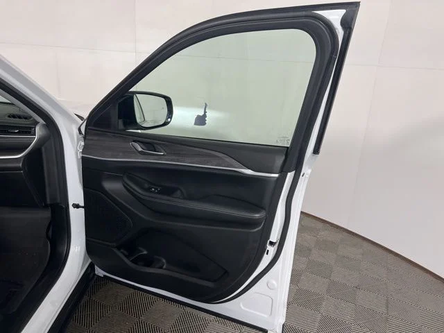 Used 2023 White Jeep Limited image 29