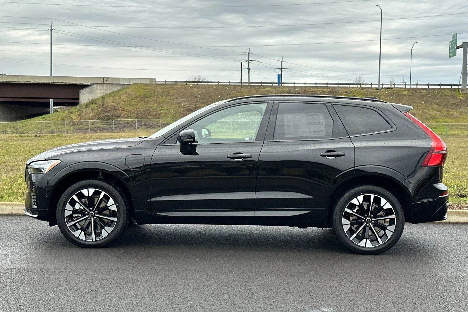 New 2026 Onyx Black Volvo Plus image 6