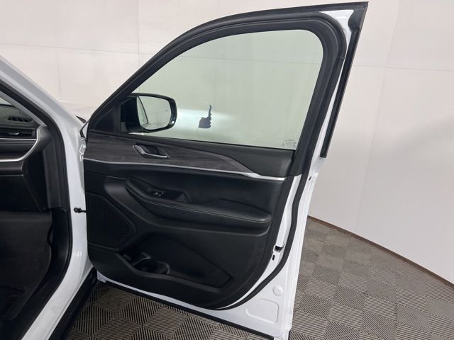 Used 2023 White Jeep Limited image 29
