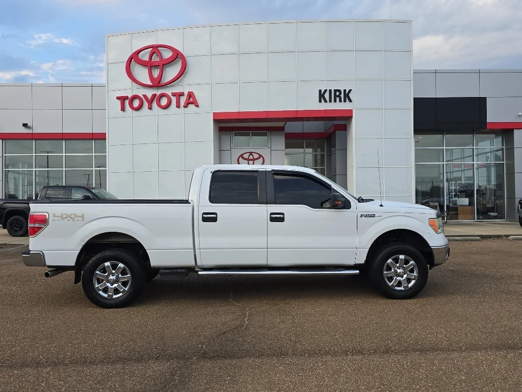 Used 2013 Oxford White Ford XLT image 1