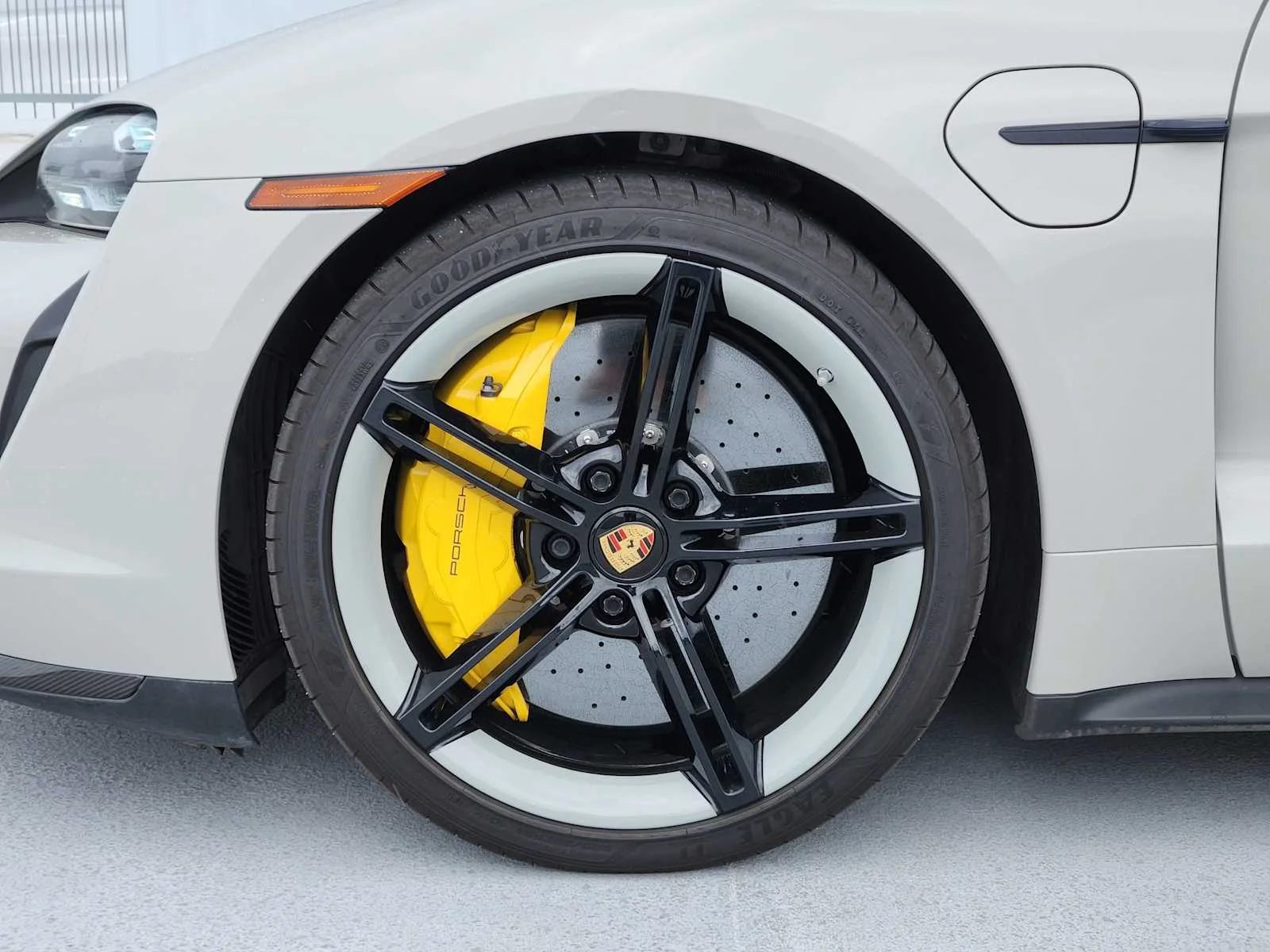 2021 Porsche Taycan Turbo S - Photo 10
