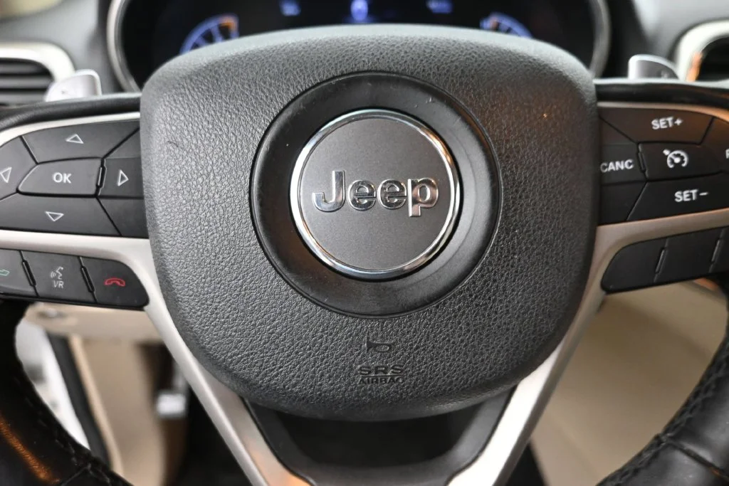 Used 2015 White Jeep Limited image 19