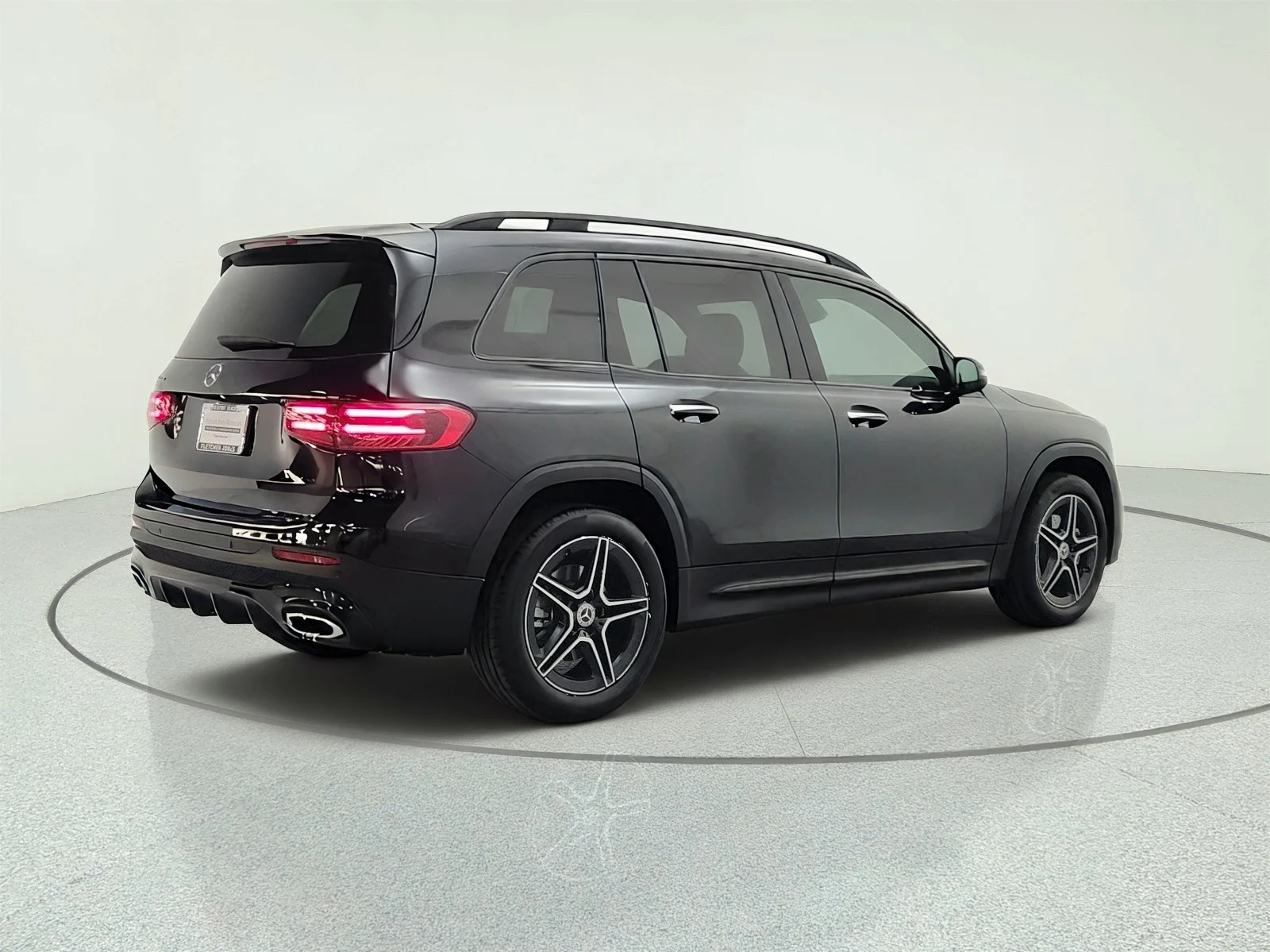 Used 2024 Night Black Mercedes-Benz GLB 250 SUV image 5