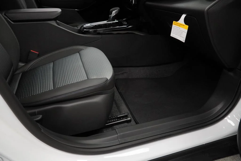 New 2026 Summit White Chevrolet LT image 29